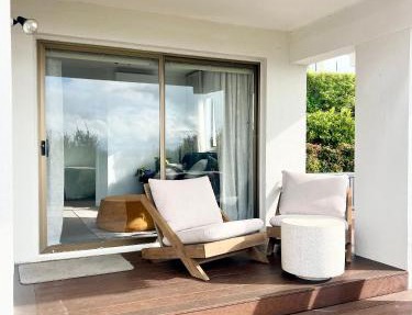 Boutique Apartment with Sea Views, Sun, Outdoor Living