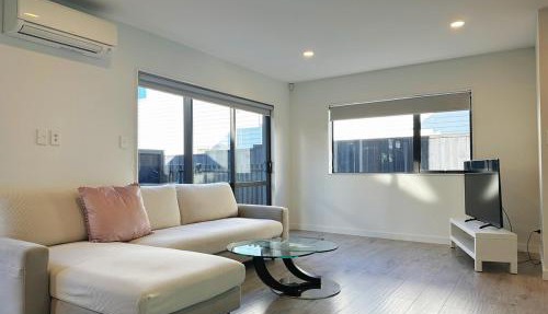 Brand New 3BR v Beach&Train Walk v Courtyard Garage