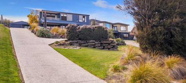 BREMNER BAY BLISS - WANAKA DOWNSTAIRS HOLIDAY UNIT in Wanaka