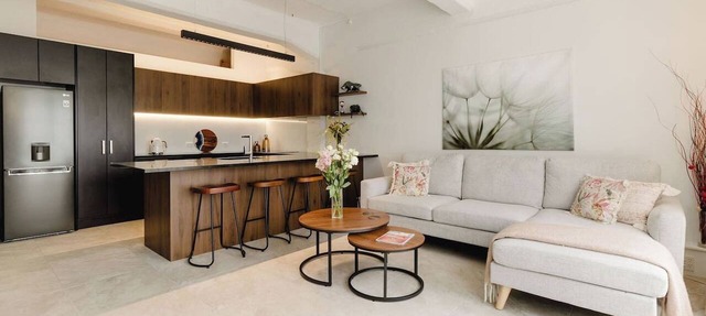 Bright & Spacious 1BR Apt | Central City Stay