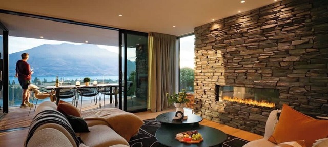 Brookbank Villa – Luxury Lakefront w/BBQ & Views