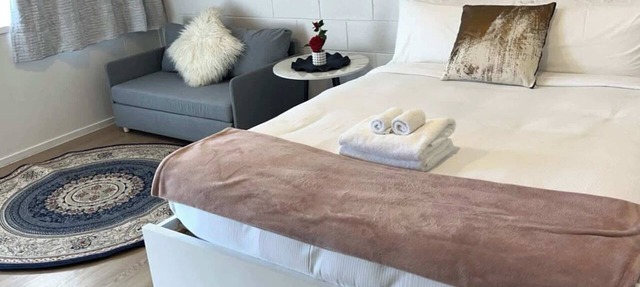 Calm Studio in the Heart of Epsom Self Contained