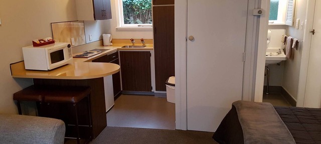Camberley Court Motel