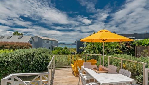 Captains Bach at Cooks - Upstairs Holiday Unit
