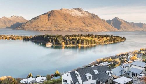 Castle Cliff Lodge with Spa Pool and Sauna and Games Room and more