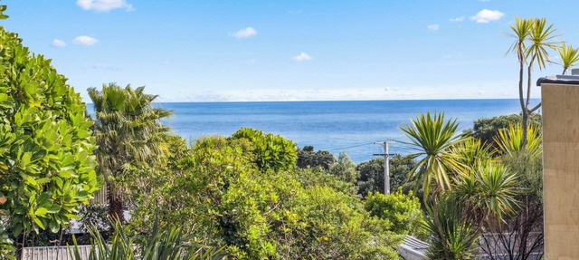 Cedar By Surf - Whale Bay Raglan Holiday Home