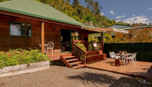 Cedar Cottage - Tairua Holiday Home