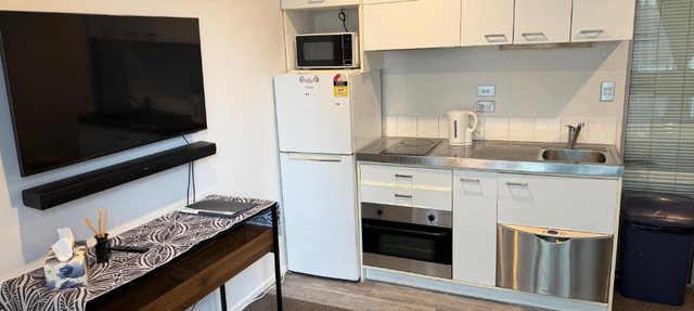 Central Auckland City 2 Bedroom Apartment Plus FREE Car Park
