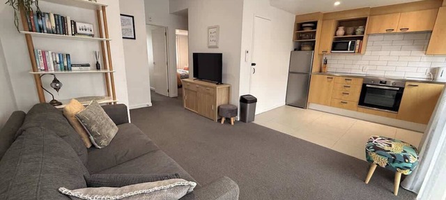 Central CBD | Carpark | Walk to Stadium | Sleeps 4