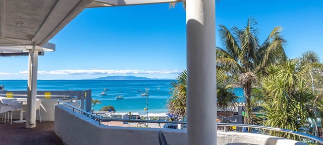 Central Oneroa Apartment With Sea Views.