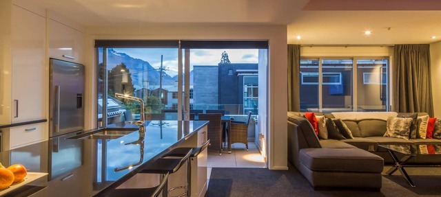 Central Queenstown Melbourne St Apartment
