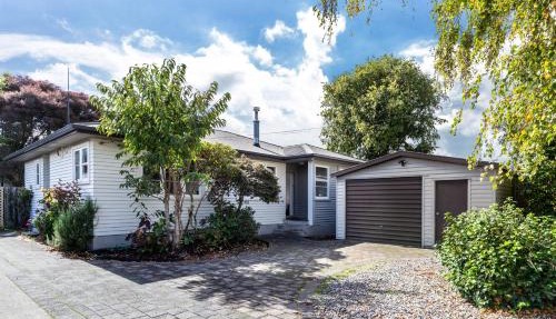 Central Taupo Getaway by Aotearoa Escapes