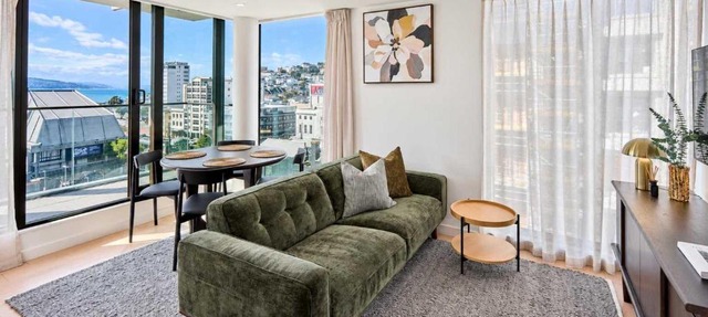 Central Te Aro 2BR with Balcony & Indoor Pool