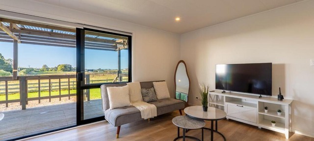 Charming 3-Bedroom Farm Stay Cabin in Kingseat