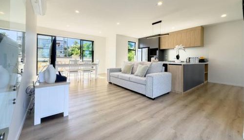 Charming 3-Bedroom House on the North Shore