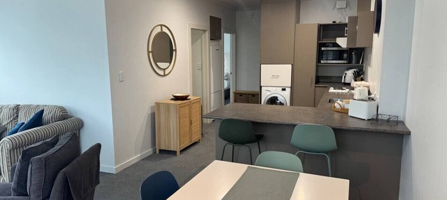 Chic 2 Bedroom Apartment in Art Deco Napier