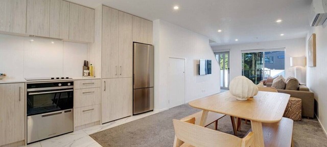 Chic Peninsula Townhouse with Air-Con and Parking