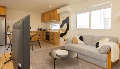 City-Fringe Luxury Stay - 2BR Parking - Guest Fav