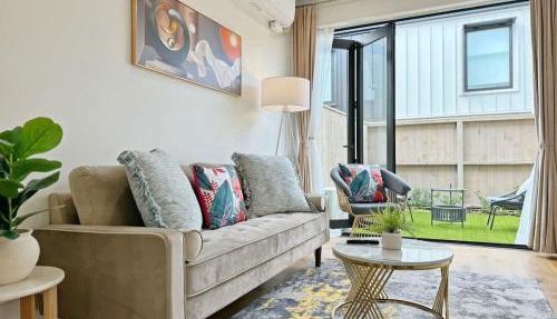 City & Ponsonby Center Side 2 BDR Townhouse vs AC