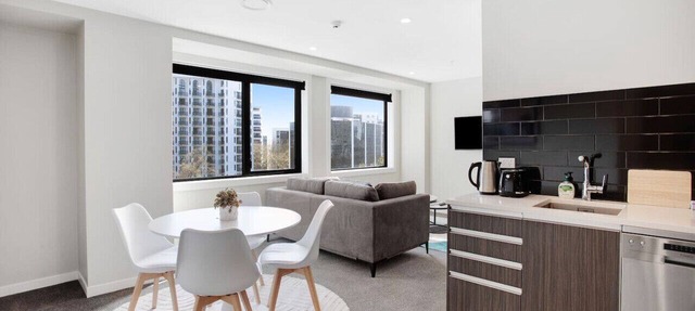 City Skyline Apartment near Myers Park