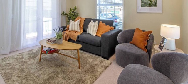Classic and Comfy Townhouse + Carpark on Colombo