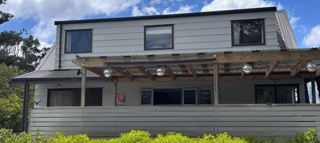 Classic Kiwi Bach at Waipu Cove