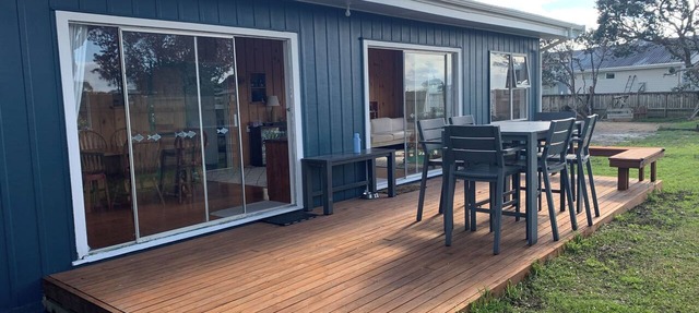 Classic Waipu Cove Kiwi bach perfect for family beach stays