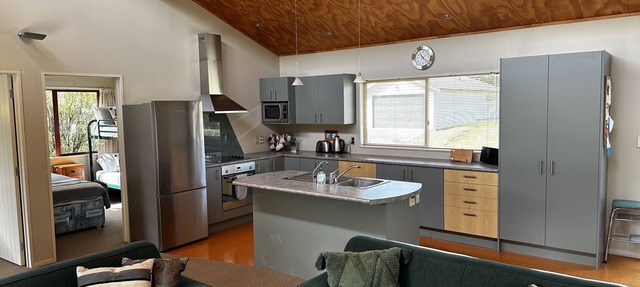 Close to lake, 40 min to Whakapapa ski resort, all bed linen and towels included