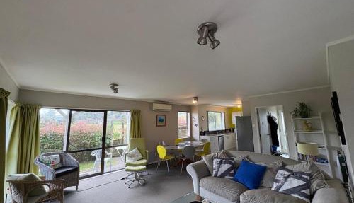 Coastal Escape in Raumati South