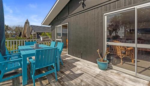 Coastal Oasis - Papamoa Beach Holiday Home