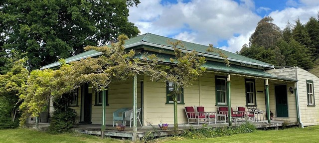 Colonial Villa on working farm in the northern Manawatu hill country