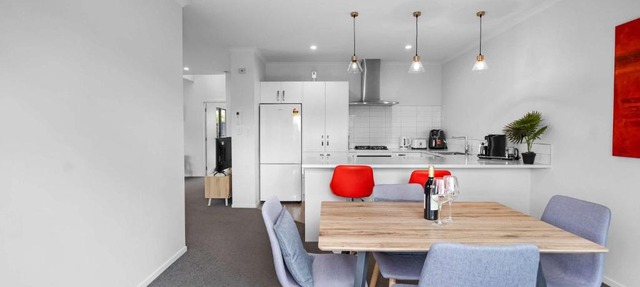 Contemporary 3 Bed Townhouse Near CBD & Hospital