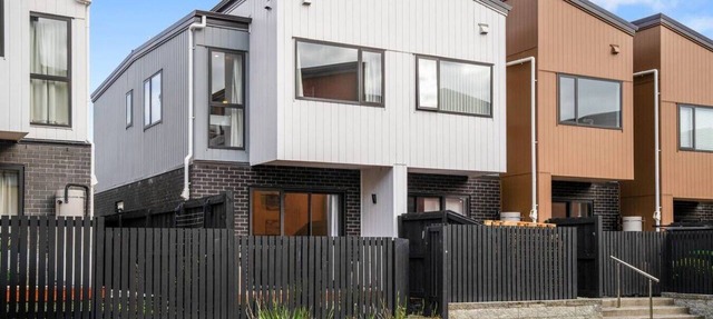 Contemporary Flat Bush Oasis | Parking and Air-Con