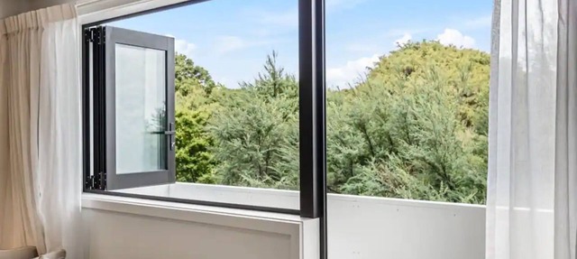 Convenient Modern 2-Bedroom Unit With Free Parking