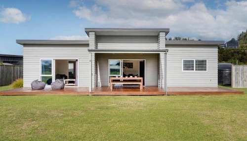 Cooks Family Retreat - Cooks Beach Holiday Home