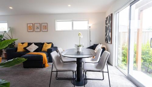 Cosy 2 Bed 3 Bath Home Close to CBD And Hagley Park