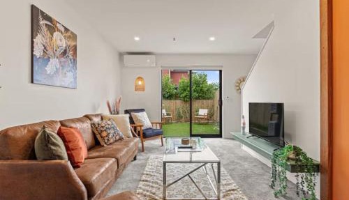 Cosy and Stylish Auckland Home