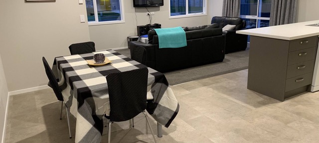 Cosy and warm brand new home a stone's throw from the lake and easy walk to town