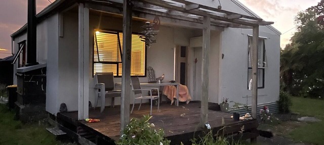 Cosy bach by the sea !