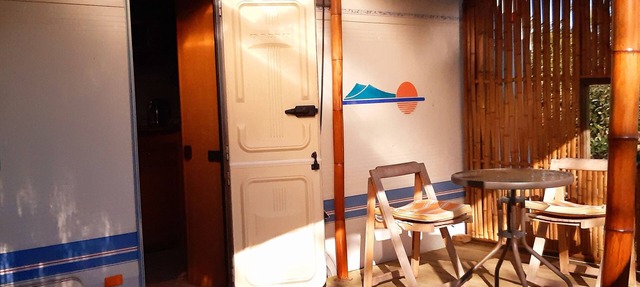 Cosy caravan in rural setting 5 minutes walk from gorgeous beach