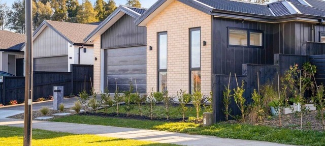 Cosy Pukekohe Self-Contained Unit with Kitchenette