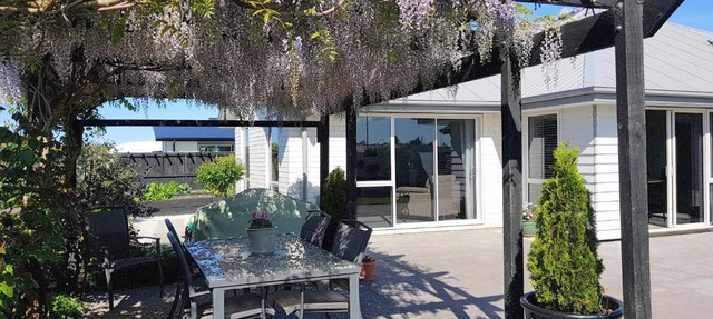 Courtenay B & B