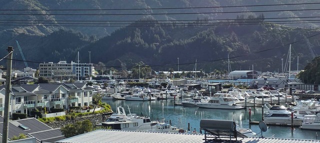 Cozy Apartment with Marina Views