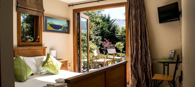 Cozy Getaway with Jacuzzi near Queenstown on New Zealand's South Island