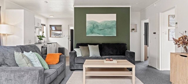 Cozy Retreat 1 - comfort and convenience with parking
