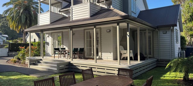 Crab Shack Cottage: 4BR in Russell with Pool & Spa, 300m to Waterfront