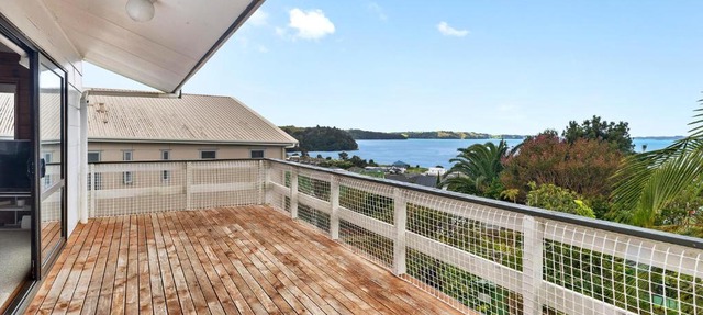 Crystal Clear - Snells Beach Holiday Home