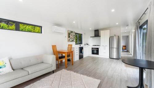 Deckside Escape - Lake Taupo Holiday Home