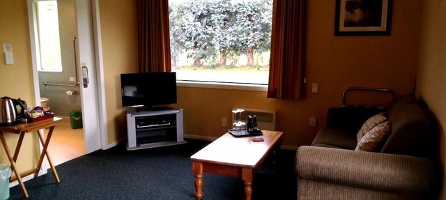 Deluxe River Retreat for Two by Lake Roxburgh, Central Otago