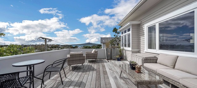 Devonport Villa with Rangitoto Views